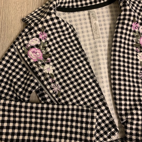 Girls Size 6 Checkered Blazer - Picture 2 of 2